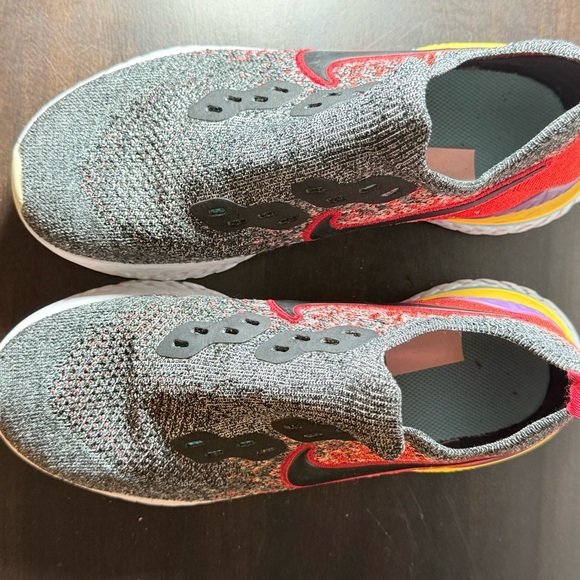 Nike Epic React Flyknit 2 Running Shoe Gray, Red - Picture 3 of 7